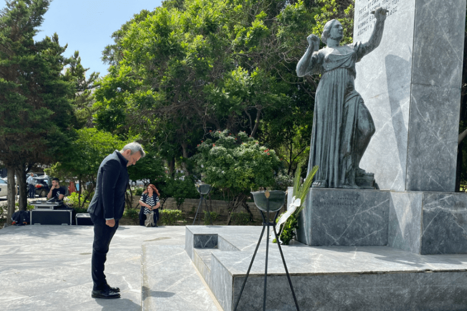 Χάρης Μαμουλάκης
