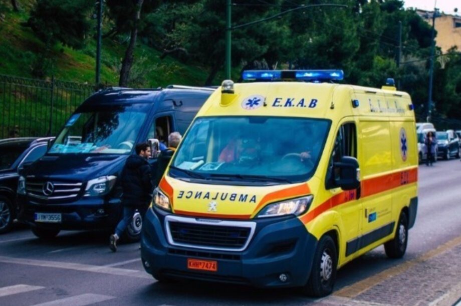 ΕΚΑΒ ασθενοφόρο