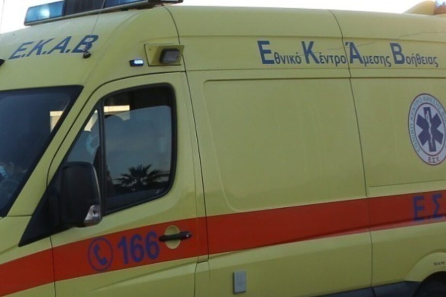 ΕΚΑΒ ασθενοφόρο