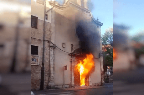 εμπρησμός μοναστήρι