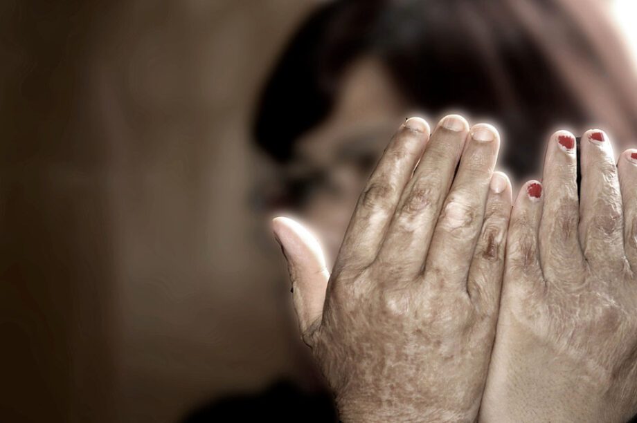 ενδοοικογενειακή βία κακοποίηση γυναίκα ξυλοδαρμός