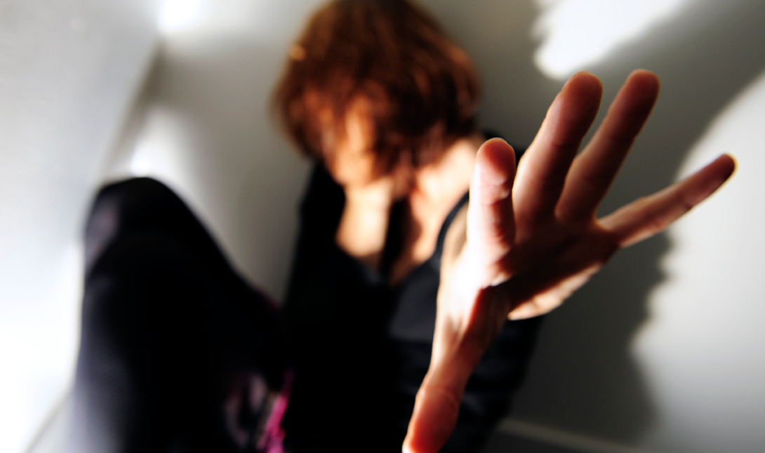 ενδοοικογενειακή βία κακοποίηση γυναίκα ξυλοδαρμός