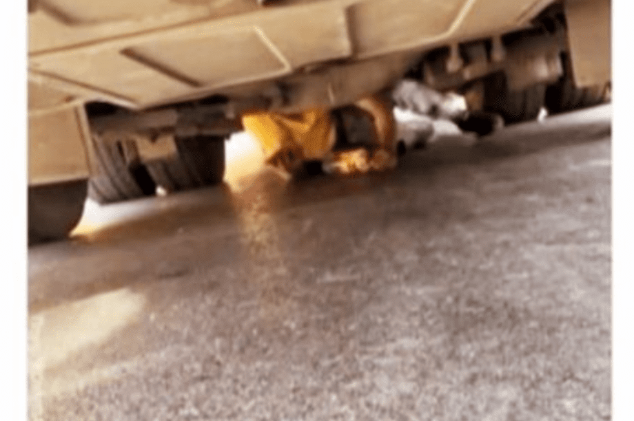 Μετανάστης κρύφτηκε κάτω από το λεωφορείο