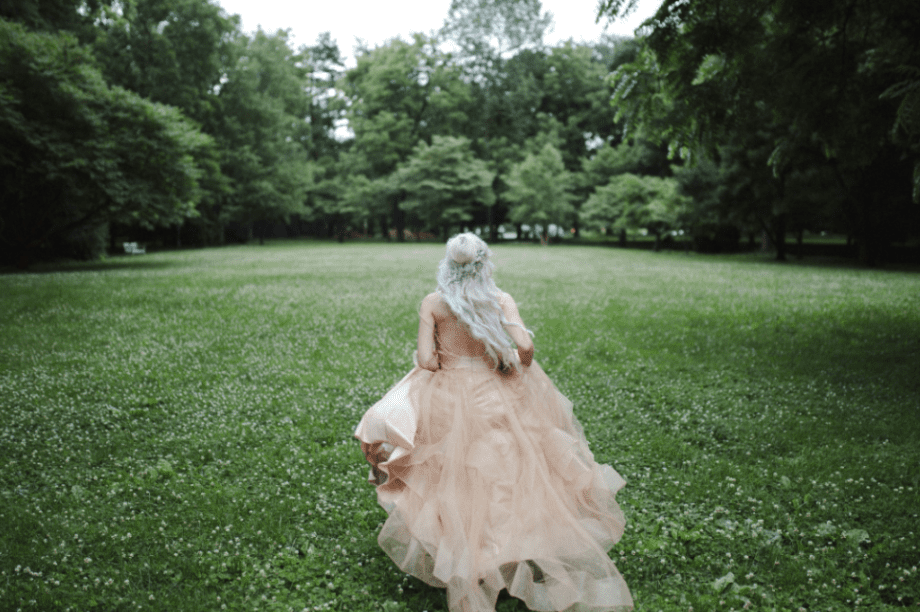 νύφη τρέχει γάμοι