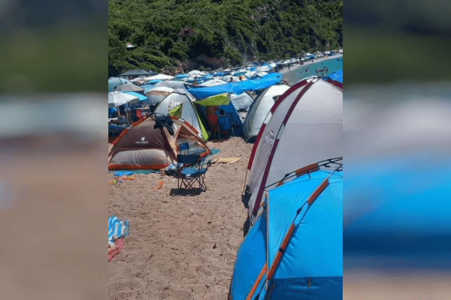 σκηνές παραλία Θαψά