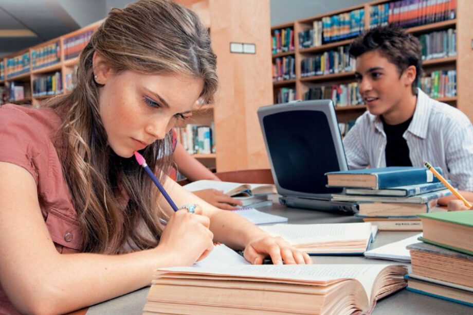 σπουδαστές