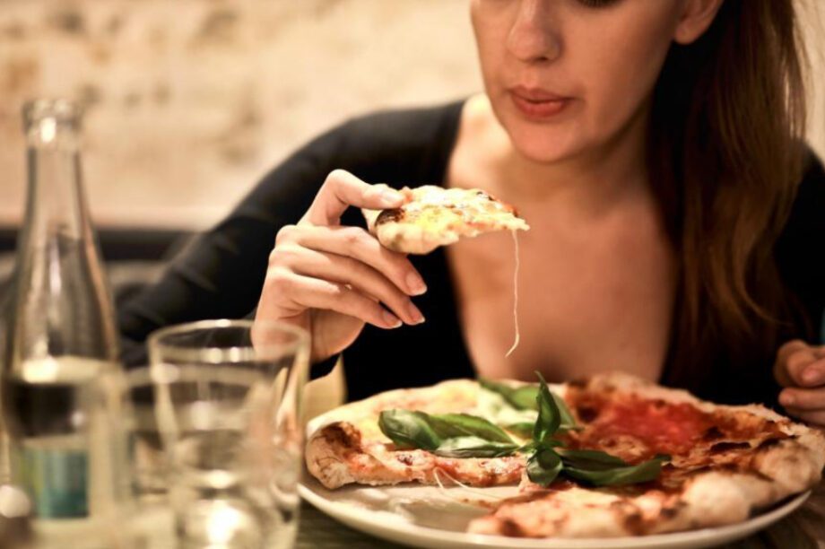 γυναίκα φαγητό