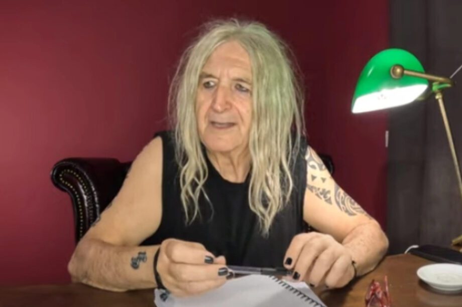 Νίκος Καρβέλας