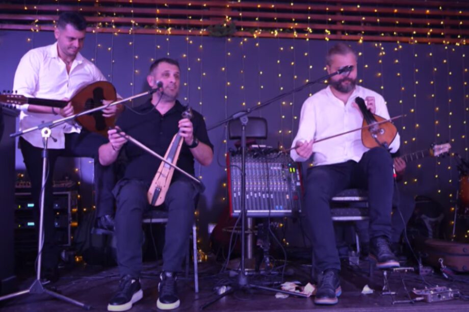 Κρητική ποντιακή λύρα