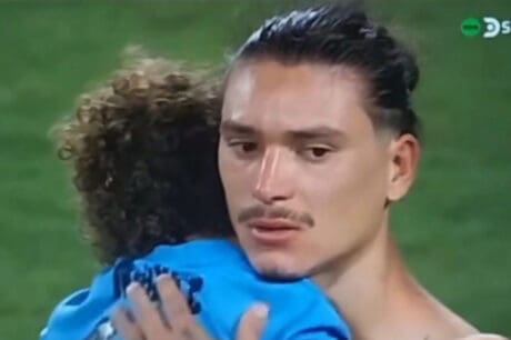 Νούνιεζ αγκαλιά