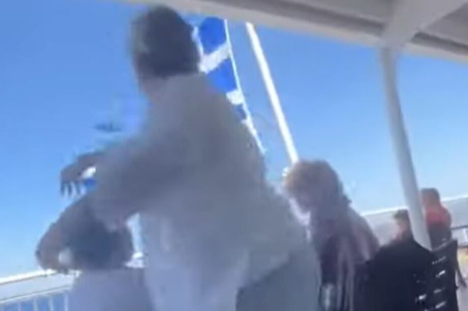 ηχείο γυναίκα πλοίο