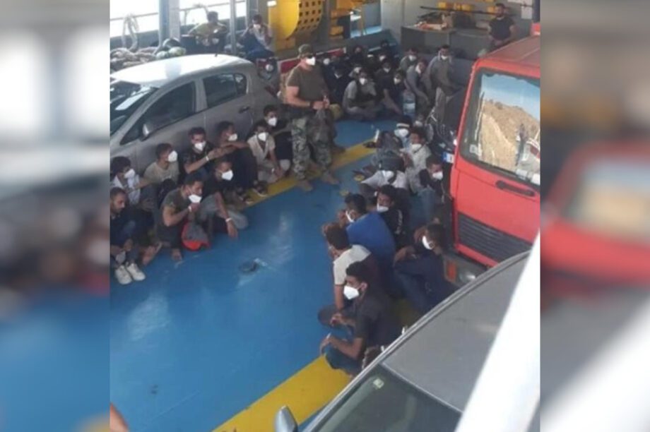 μετανάστες πλοίο