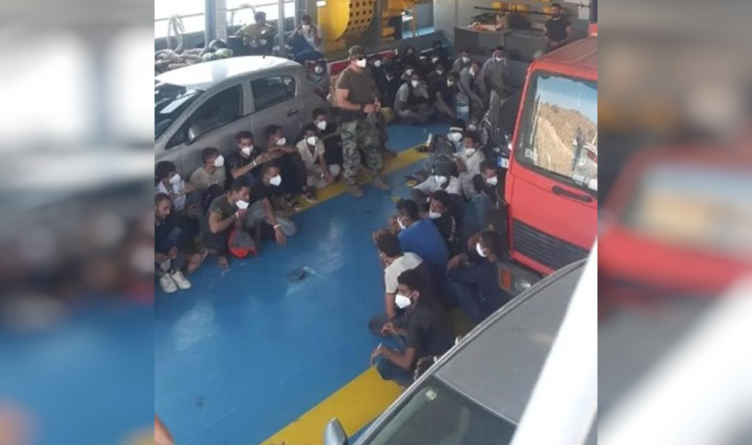 μετανάστες πλοίο