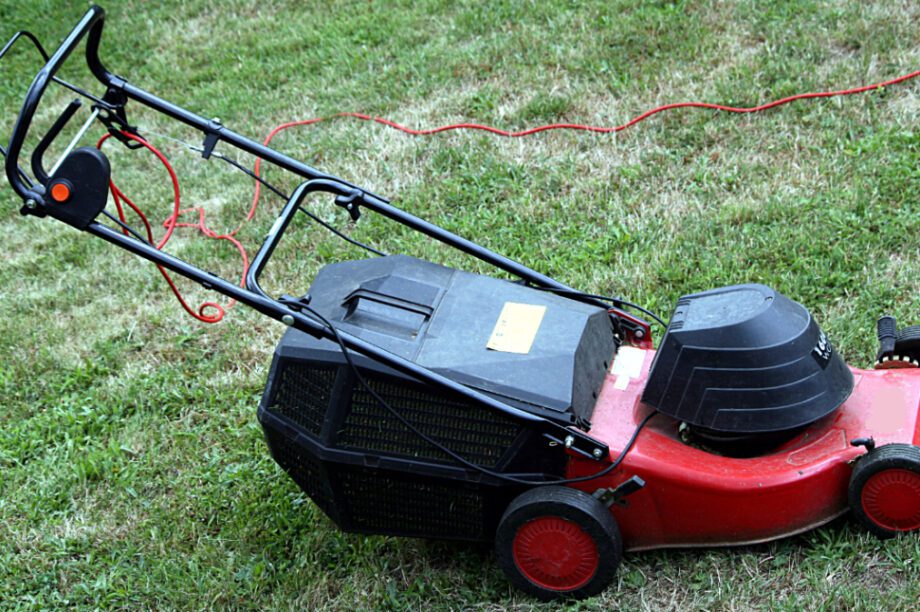 μηχανή γκαζόν