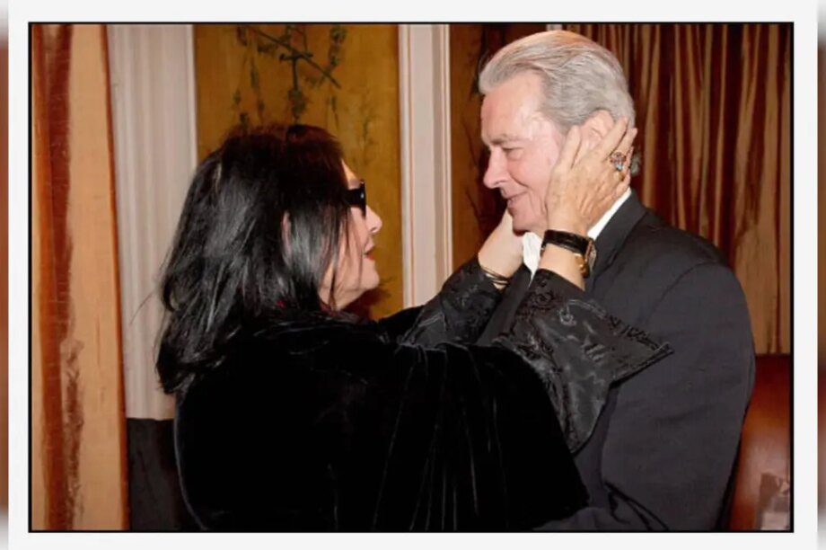 Νανά Μούσχουρη Αλέν Ντελόν