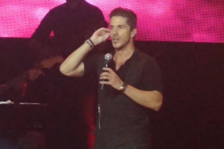 Νίκος Οικονομόπουλος