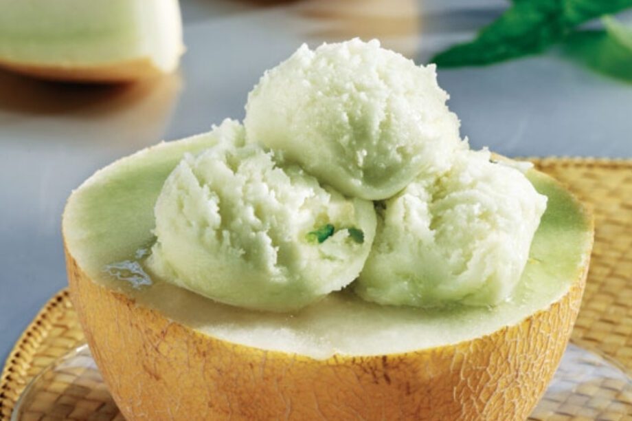 Παγωτό πεπόνι με μέλι και γιαούρτι