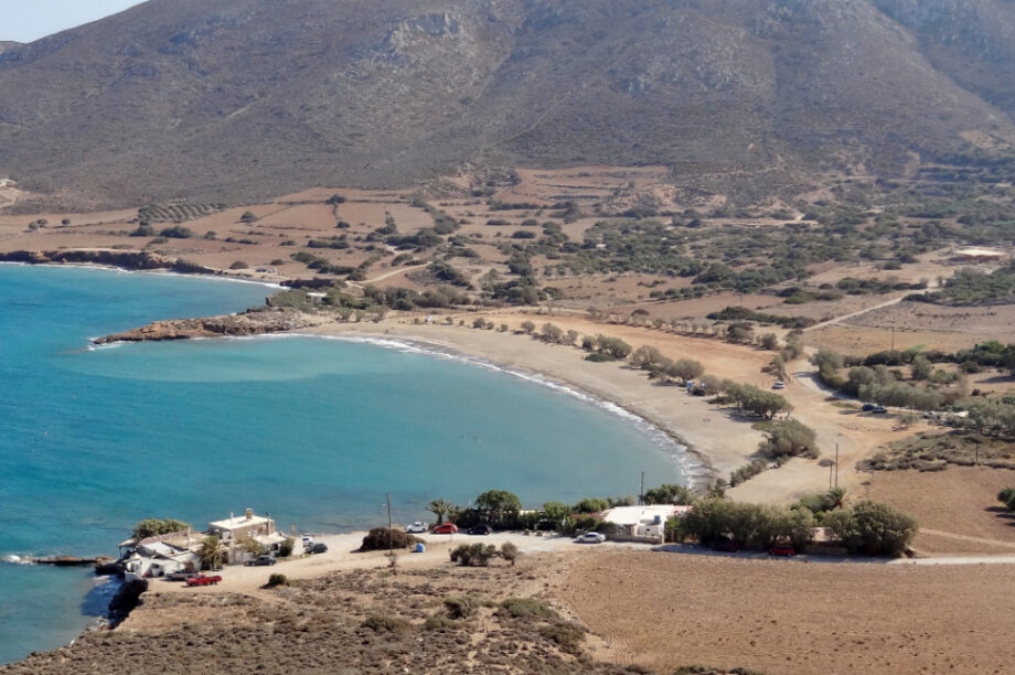 παραλία Χιόνα