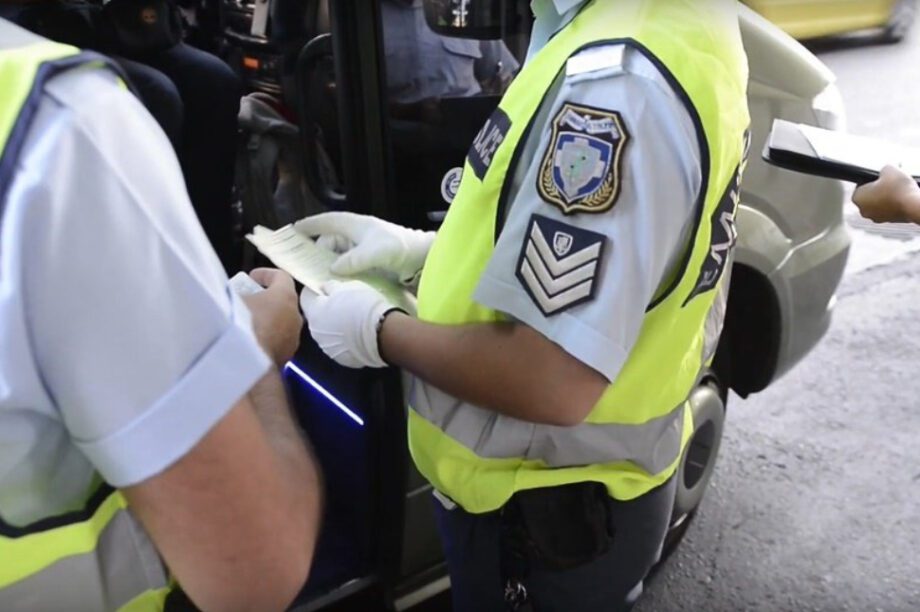 Τροχαία παράνομη στάθμευση