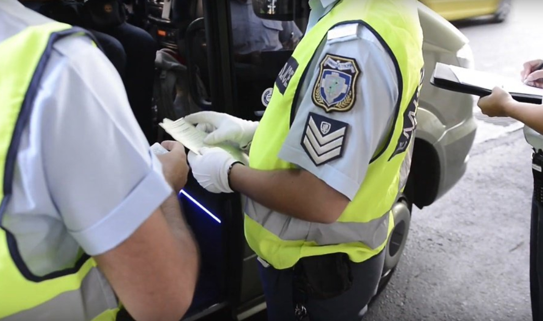 Τροχαία παράνομη στάθμευση