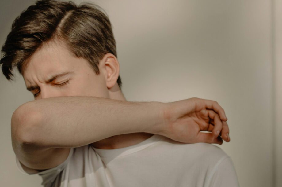 αρρωστος βηχας