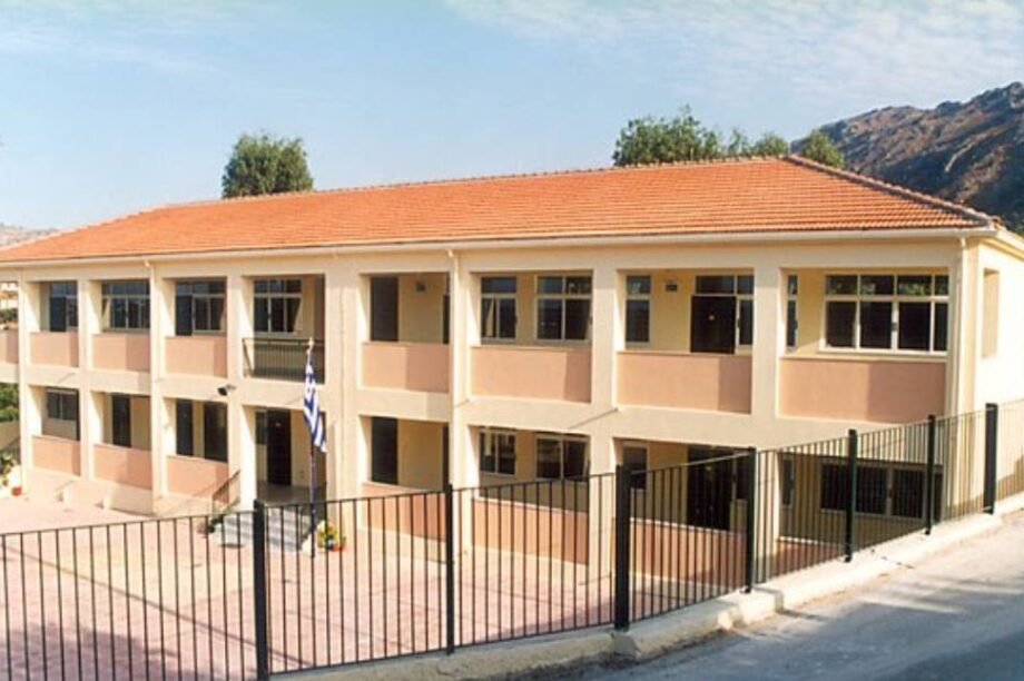 Δημοτικό Σχολείο Βαρυπέτρου