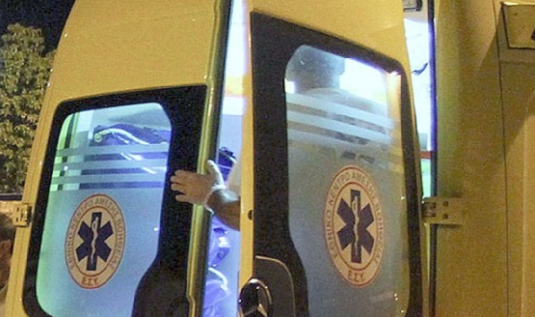 ΕΚΑΒ ασθενοφόρο