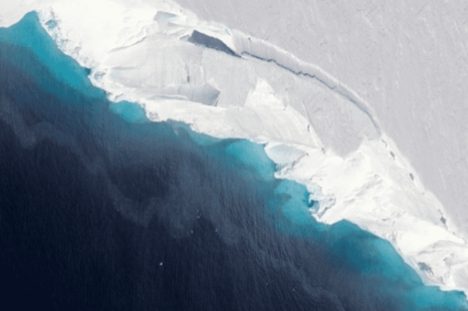 παγόβουνο θάλασσα