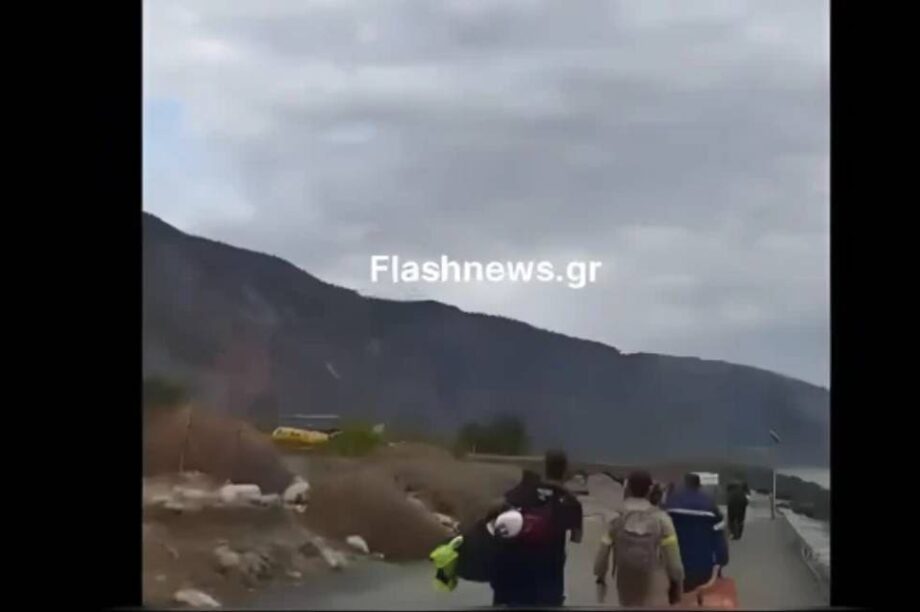 Τραγωδία στο Φαράγγι της Σαμαριάς: Βίντεο από τη στιγμή που μεταφέρεται η σορός της άτυχης τουρίστριας