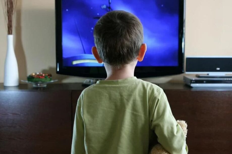 παιδί τηλεόραση