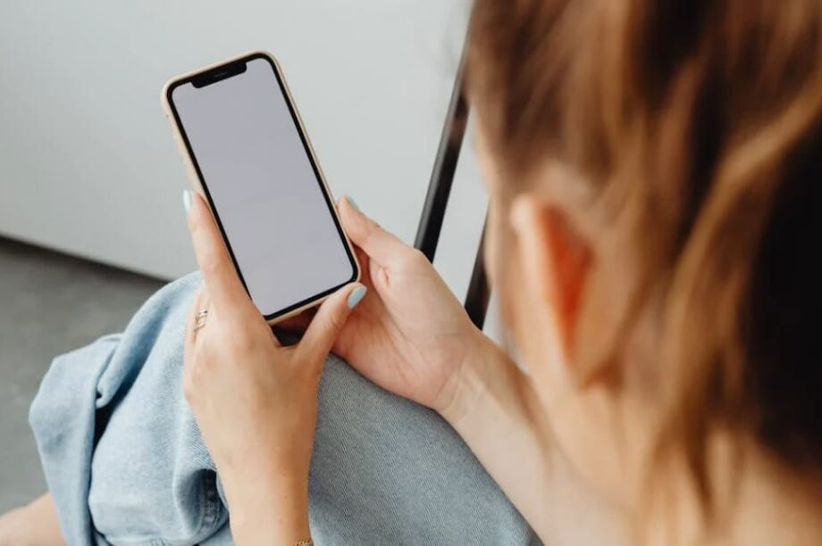 γυναικα κινητο