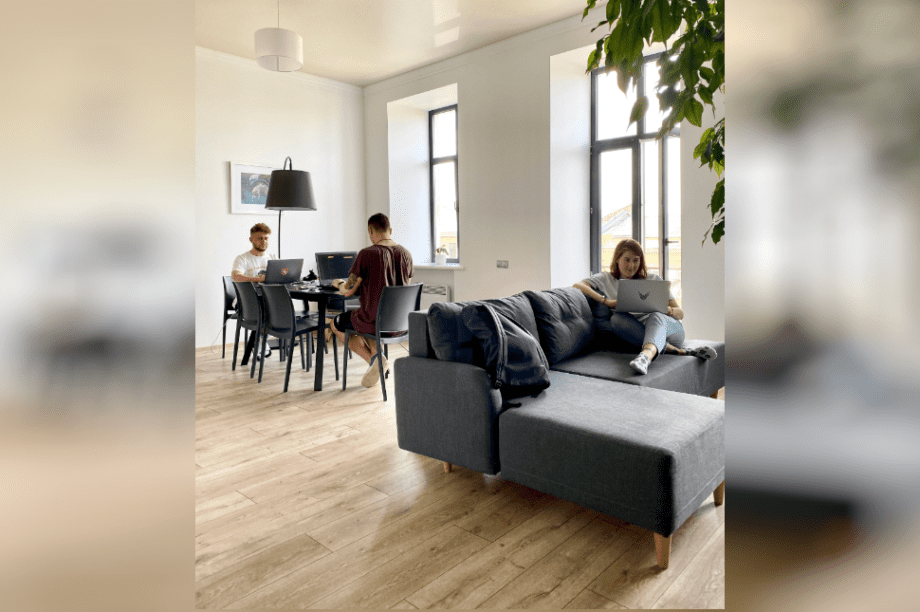 συγκάτοικοι σπίτι νέοι φοιτητες