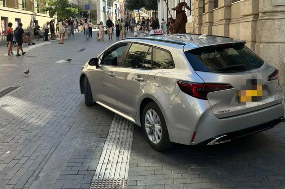 στάθμευση πάνω στην όδευση τυφλών