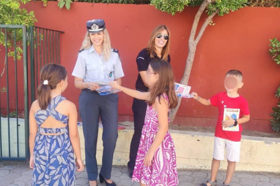 Κρήτη: Τροχονόμοι διένειμαν φυλλάδια σε γονείς και μαθητές Δημοτικών σχολείων