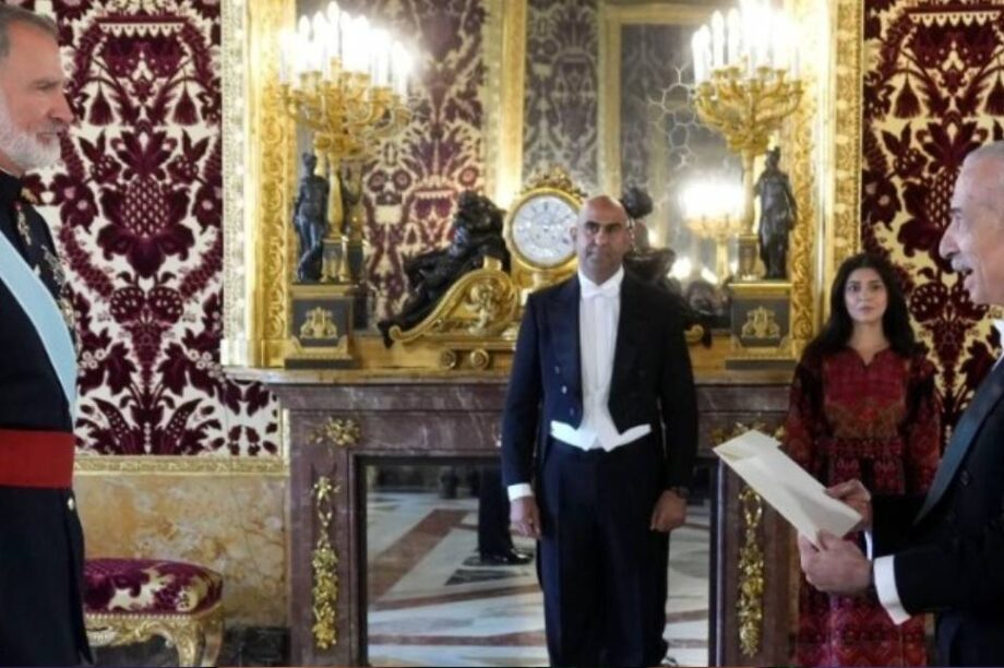 Ο βασιλιάς Φίλιππος ΣΤ΄ δέχεται στη Μαδρίτη τον πρώτο πρεσβευτή του παλαιστινιακού κράτους
