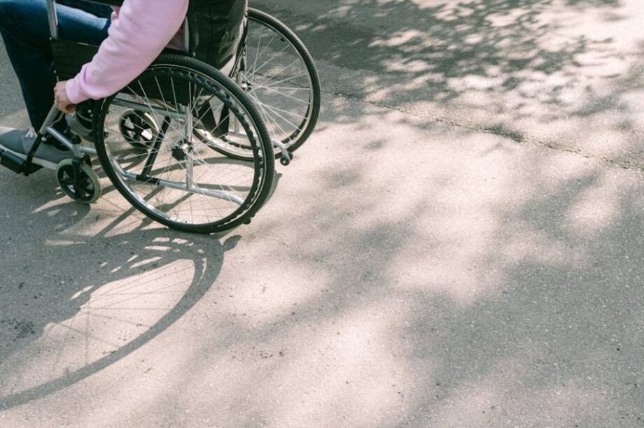 αναπηρικό αμαξίδιο ΑΜΕΑ