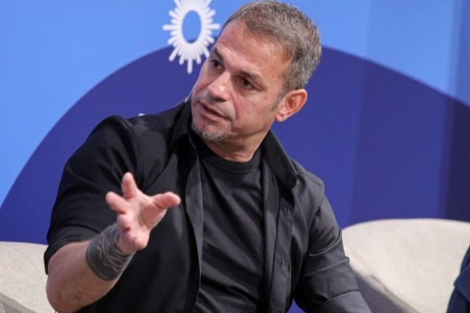 Ντέμης Νικολαϊδης