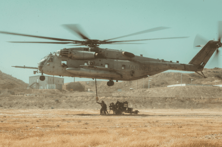 ελικόπτερο αλεξιπτωτιστές