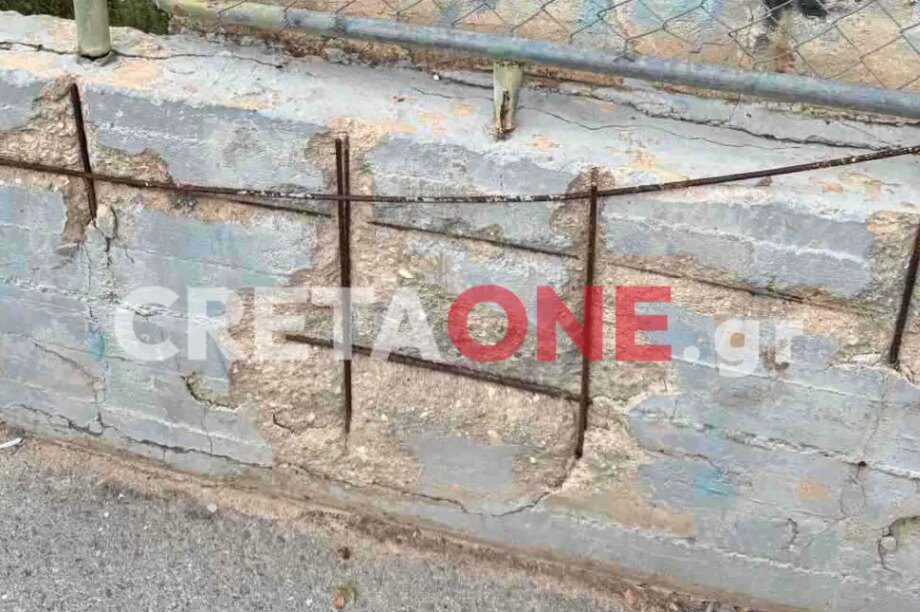 το γηπεδάκι μπάσκετ στην περιοχή της Κηπούπολης, το οποίο εμφανίζει σημαντικές φθορές. 