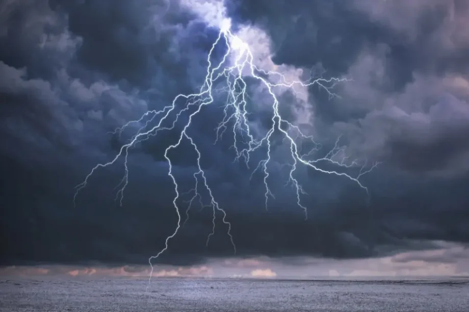 κακοκαιρία κακοκαιρία κεραυνός μπουρίνι καταιγίδα