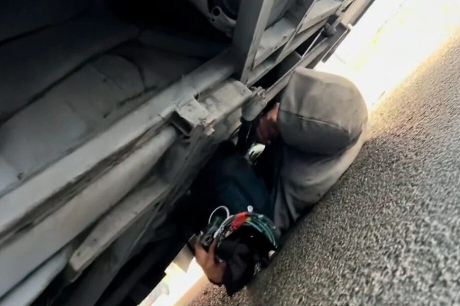 μετανάστες λεωφορείο