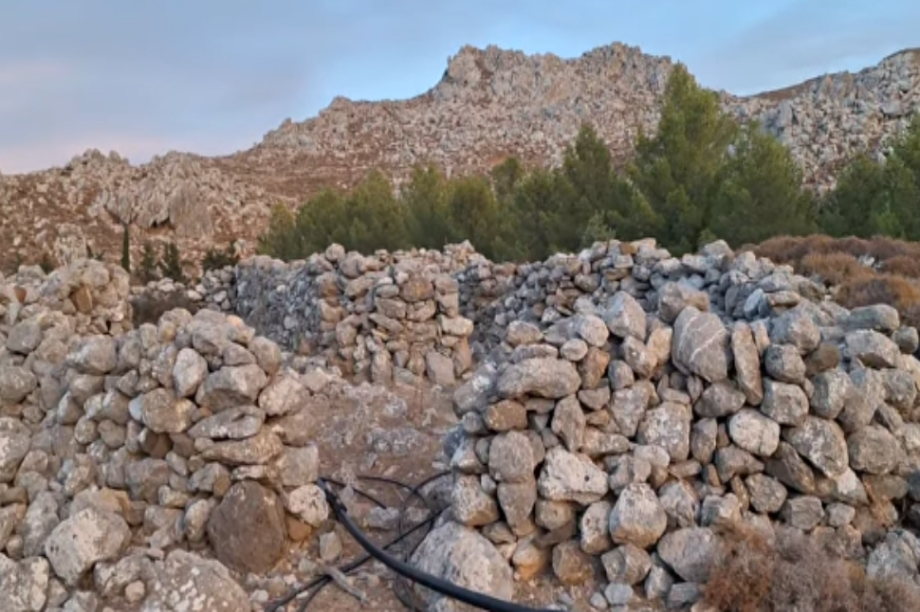 πετρόκτιστα