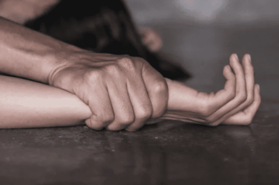 ενδοοικογενειακή βία