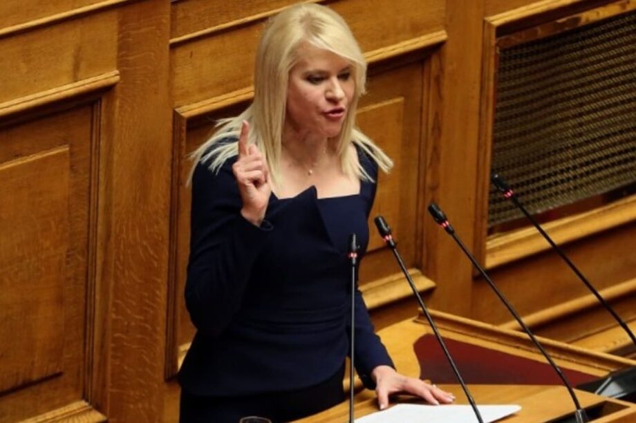 Θεοδώρα Τζάκρη