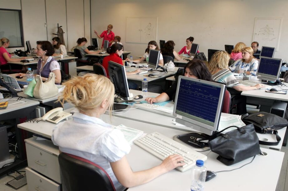 δημόσιοι δημόσιοι υπάλληλοι