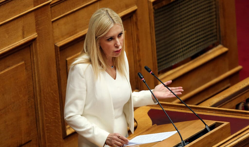 Φωτεινή Αραμπατζή