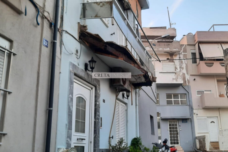 Αγιά Τριάδα μπαλκόνι