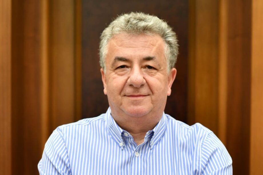 ΣΤΑΥΡΟς ΑΡΝΑΟΥΤΑΚΗς