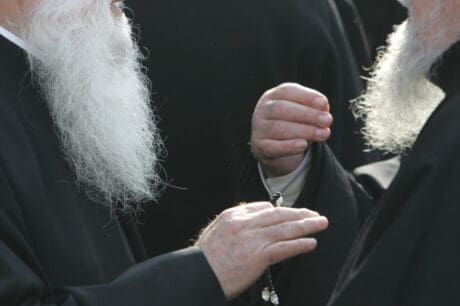 ιερείς καυγάς εκκλησία