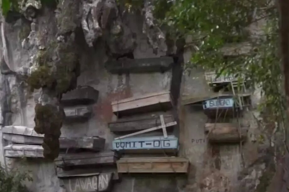 κρεμαστά φέρετρα